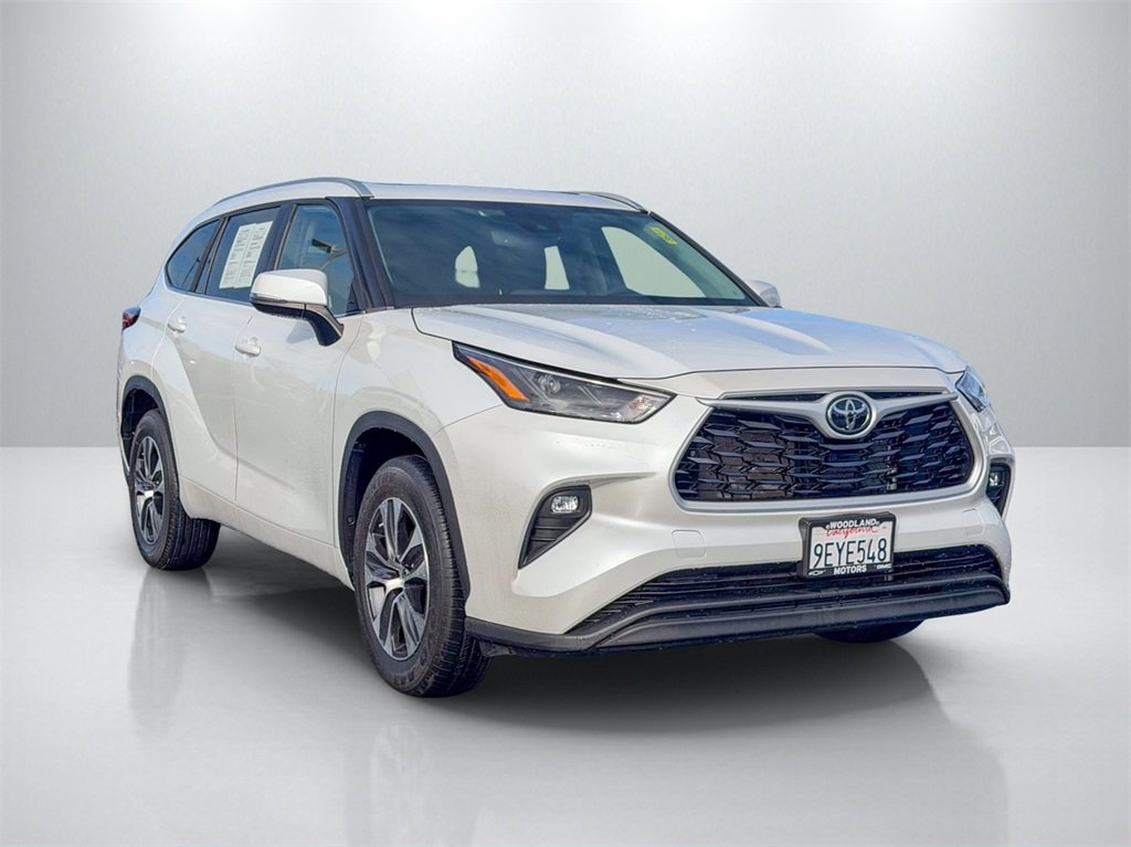 2023 Toyota Highlander XLE's photo