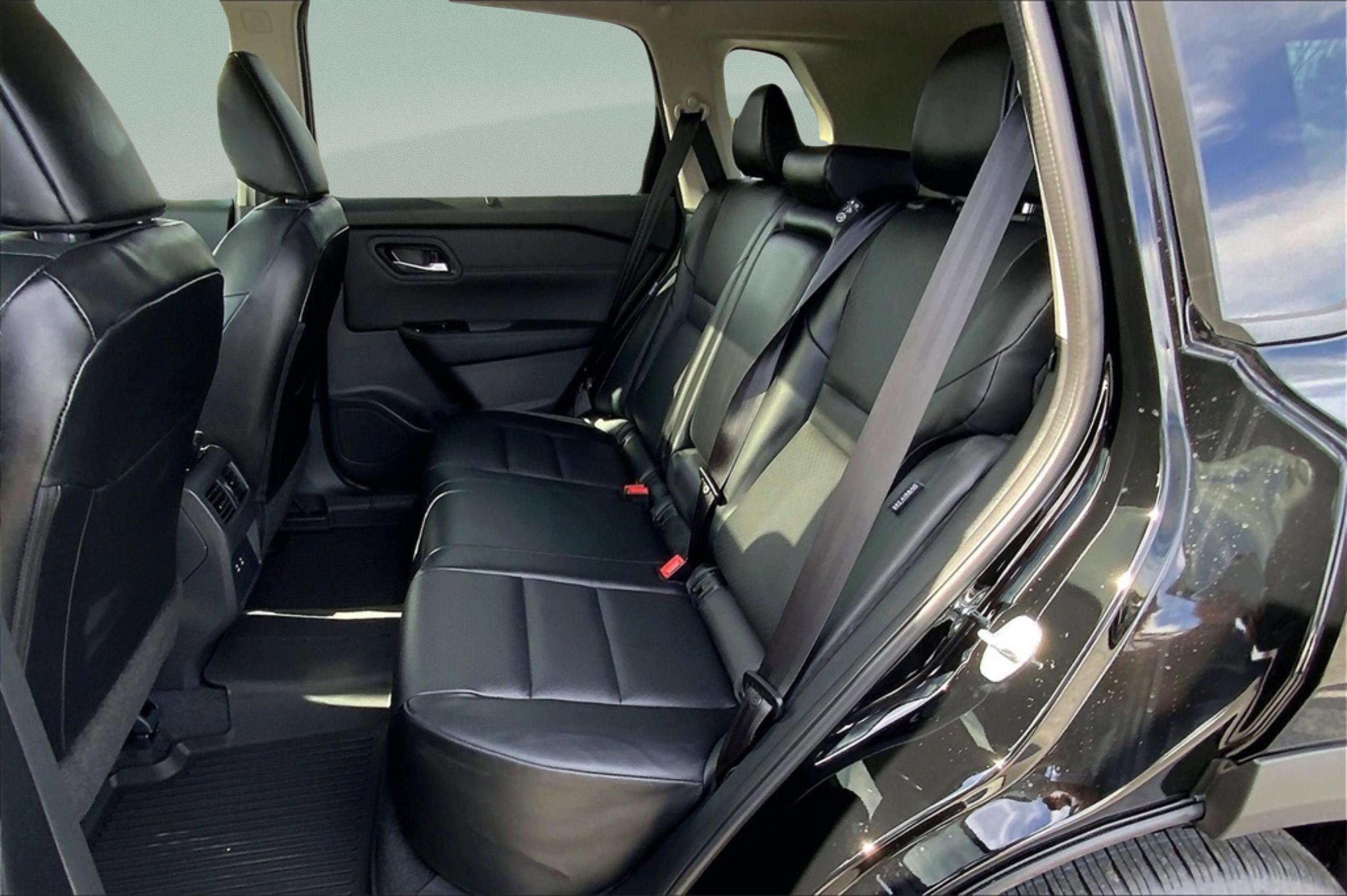 2025 Nissan Rogue SV photo 10