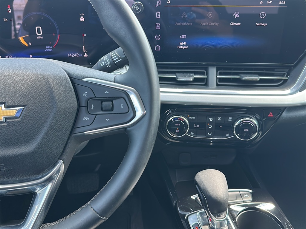 2024 Chevrolet Trax LT photo 6