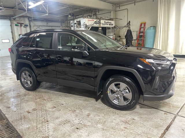 2025 Toyota RAV4 XLE's photo
