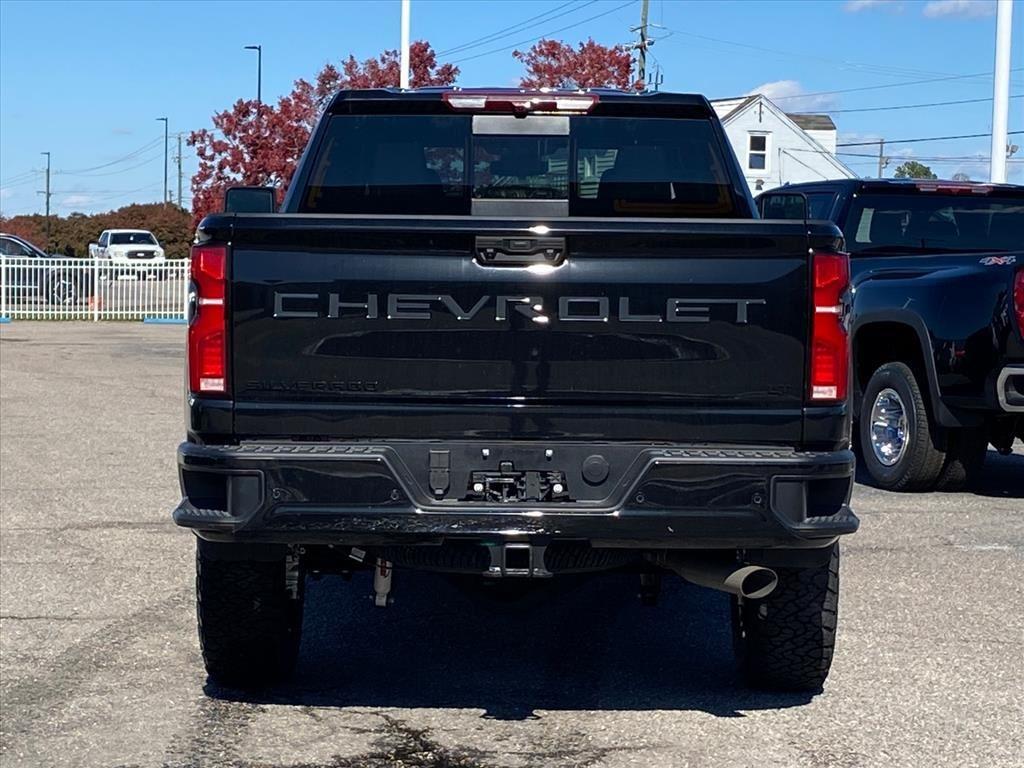 2026 Chevrolet Silverado 2500HD LT photo 4