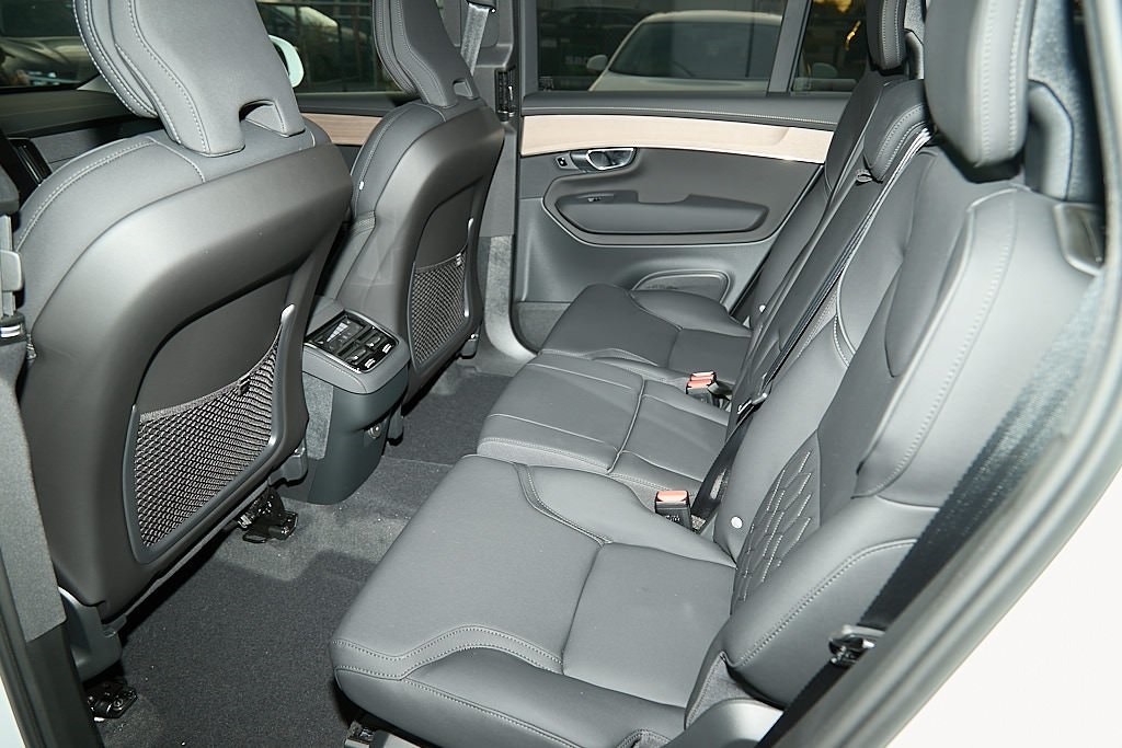 2026 VOLVO XC90 - Image 18