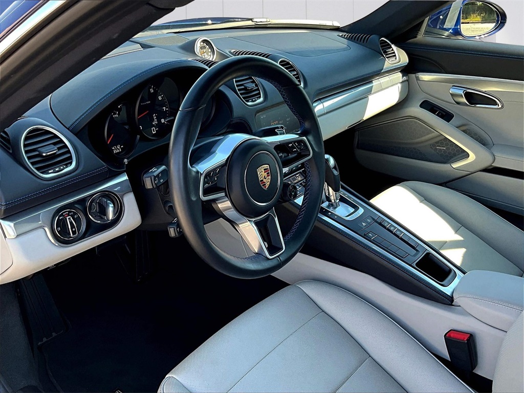 2024 Porsche Cayman photo 4