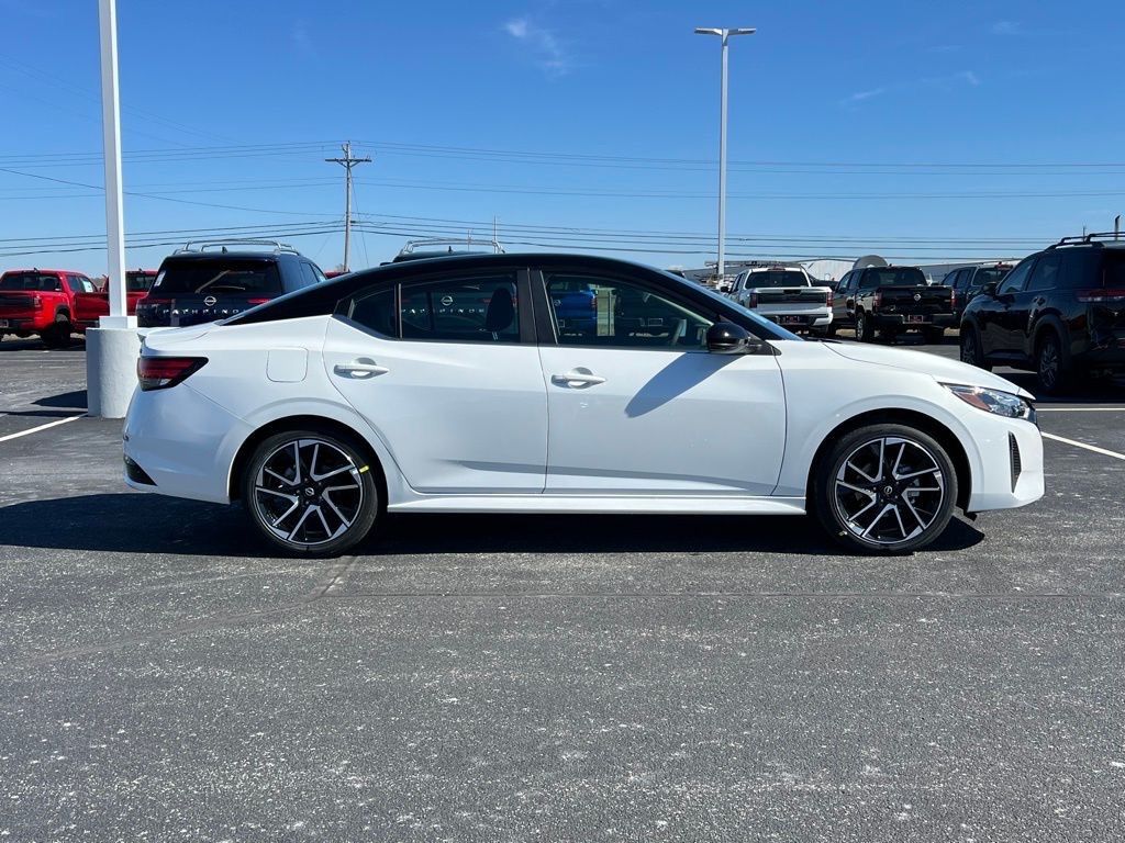 2025 Nissan Sentra SR photo 3