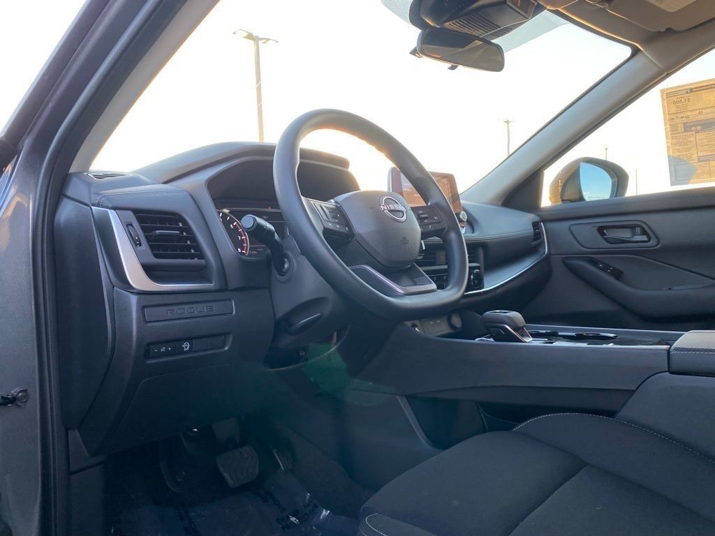 2025 Nissan Rogue S photo 14