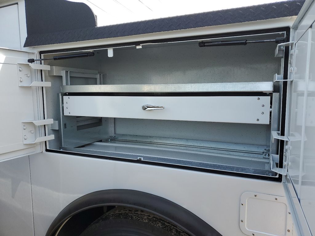 2024 Ford F-650 photo 8