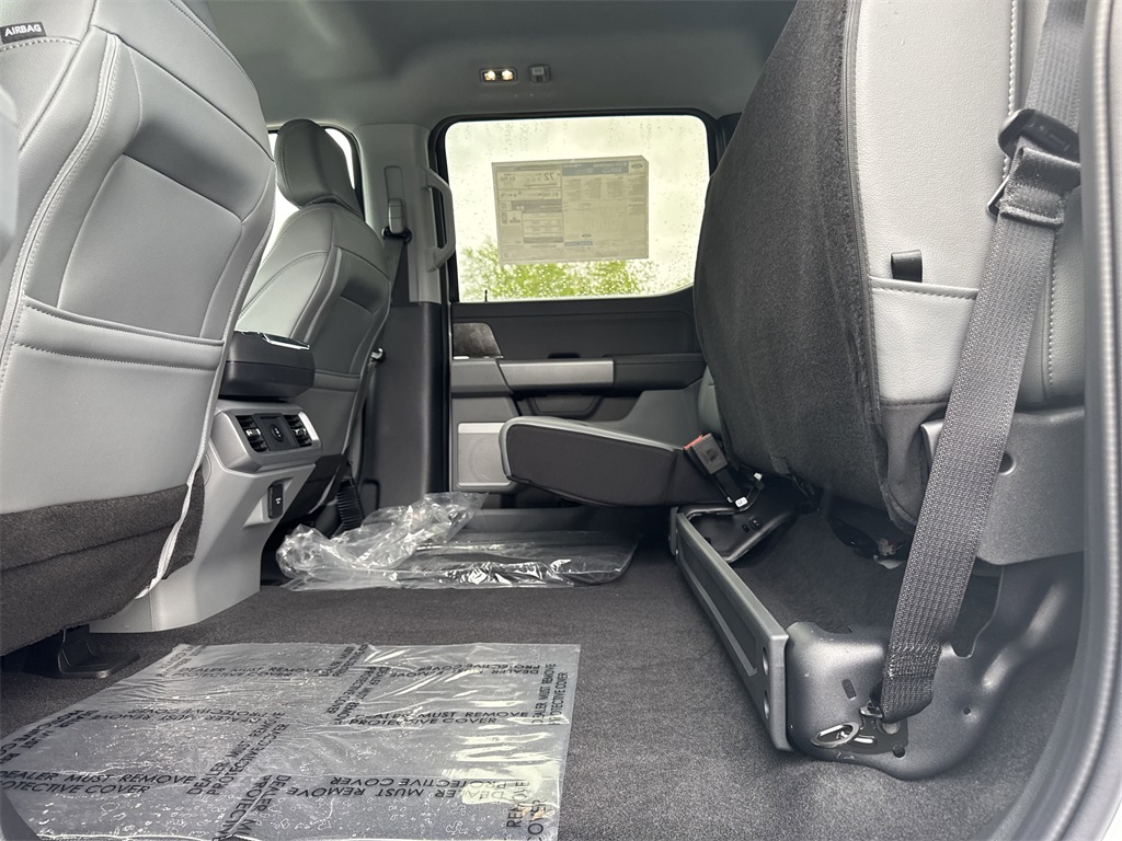2025 Ford F-150 Lightning photo 34