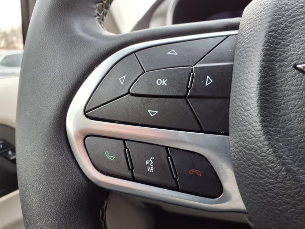 2023 Chrysler Pacifica Touring L photo 19