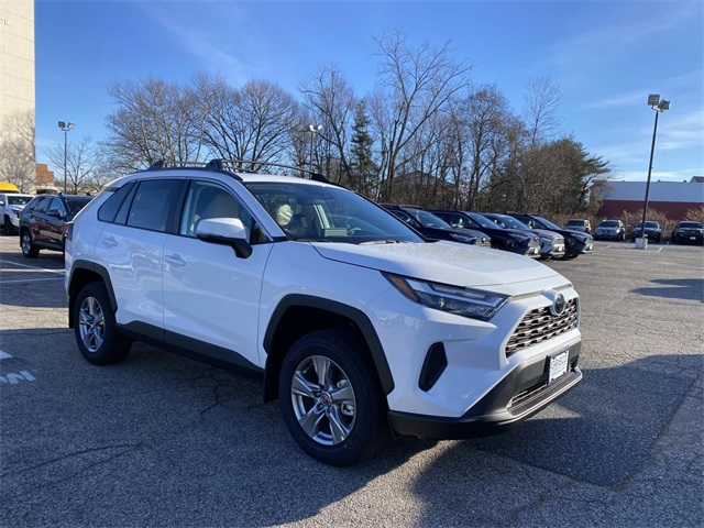 2025 Toyota RAV4 XLE's photo