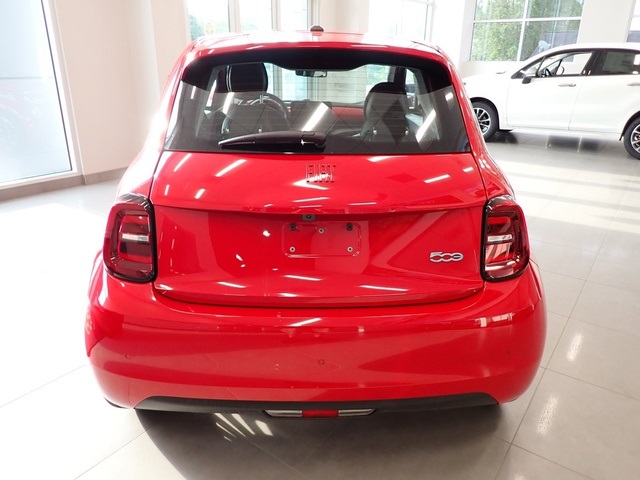 2024 Fiat 500e Red photo 4