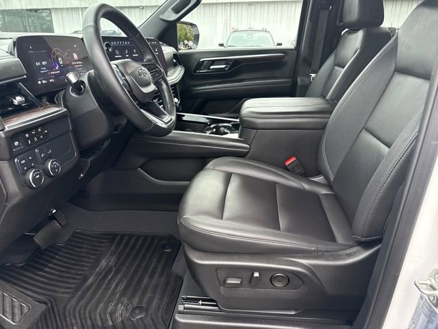 2025 Chevrolet Suburban Z71 photo 9