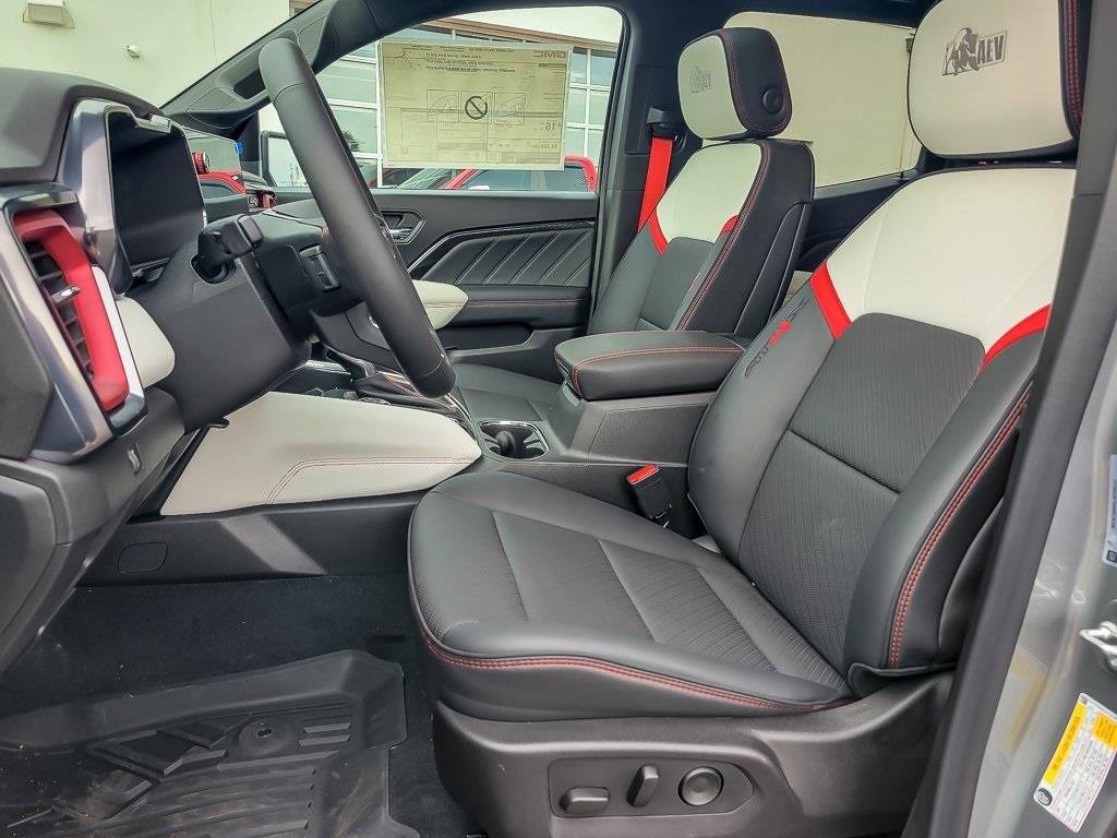 2025 GMC CANYON - Image 8
