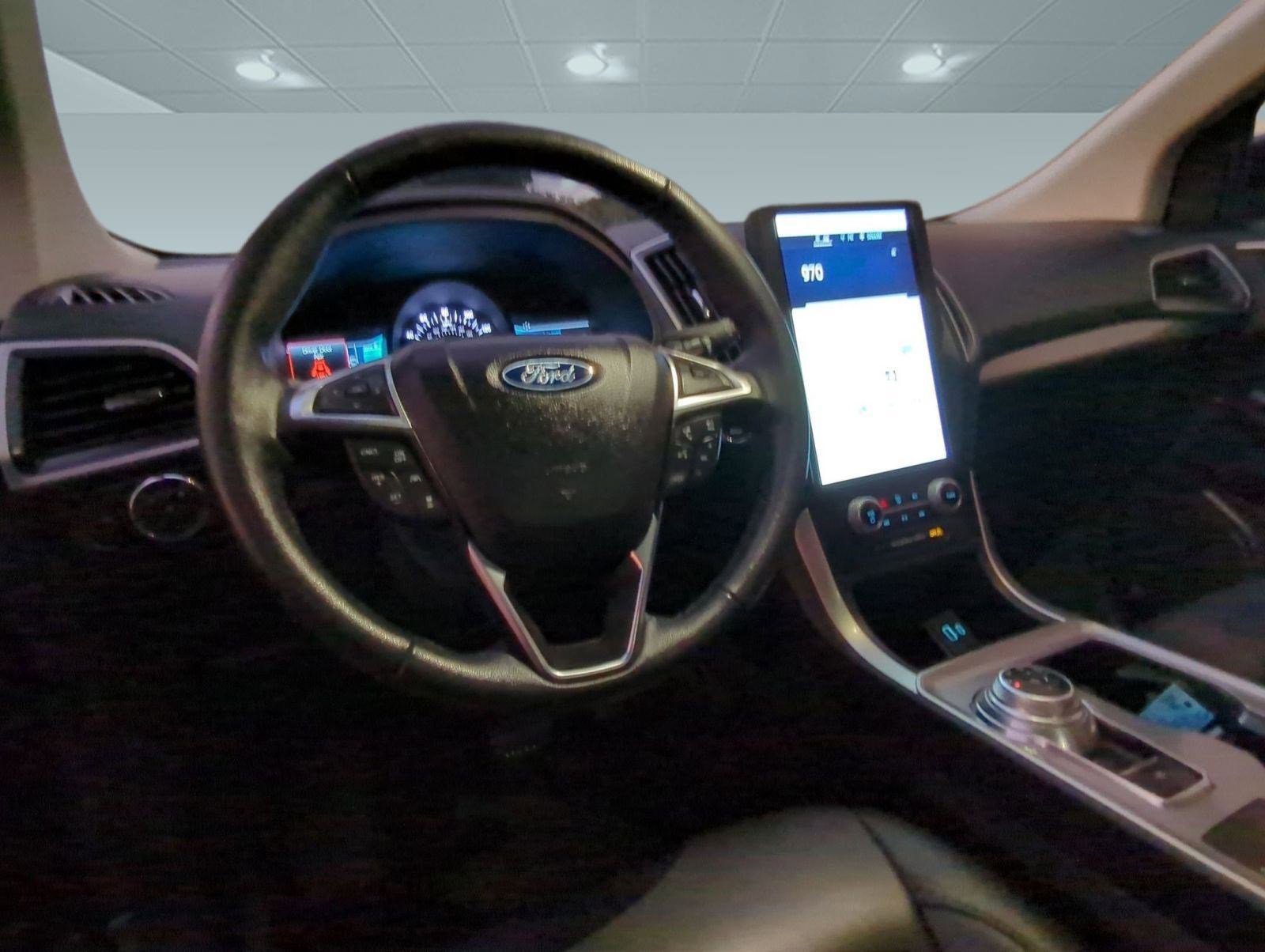 2024 Ford Edge SEL photo 3