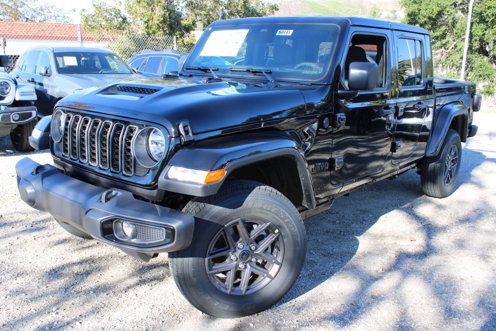 2026 Jeep Gladiator Sport S's photo