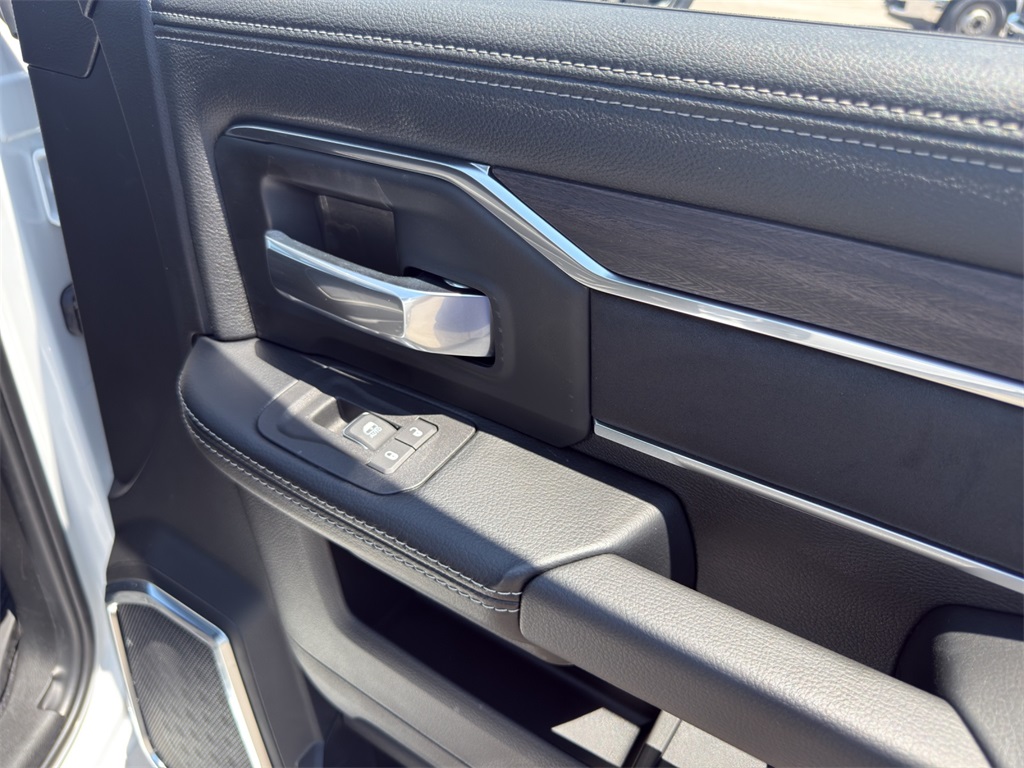 2025 Ram 2500 Laramie photo 17