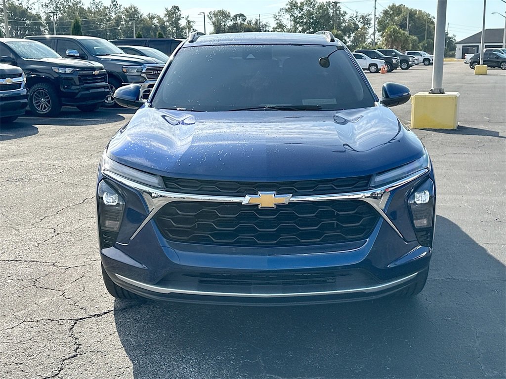 2024 Chevrolet Trax LT photo 2