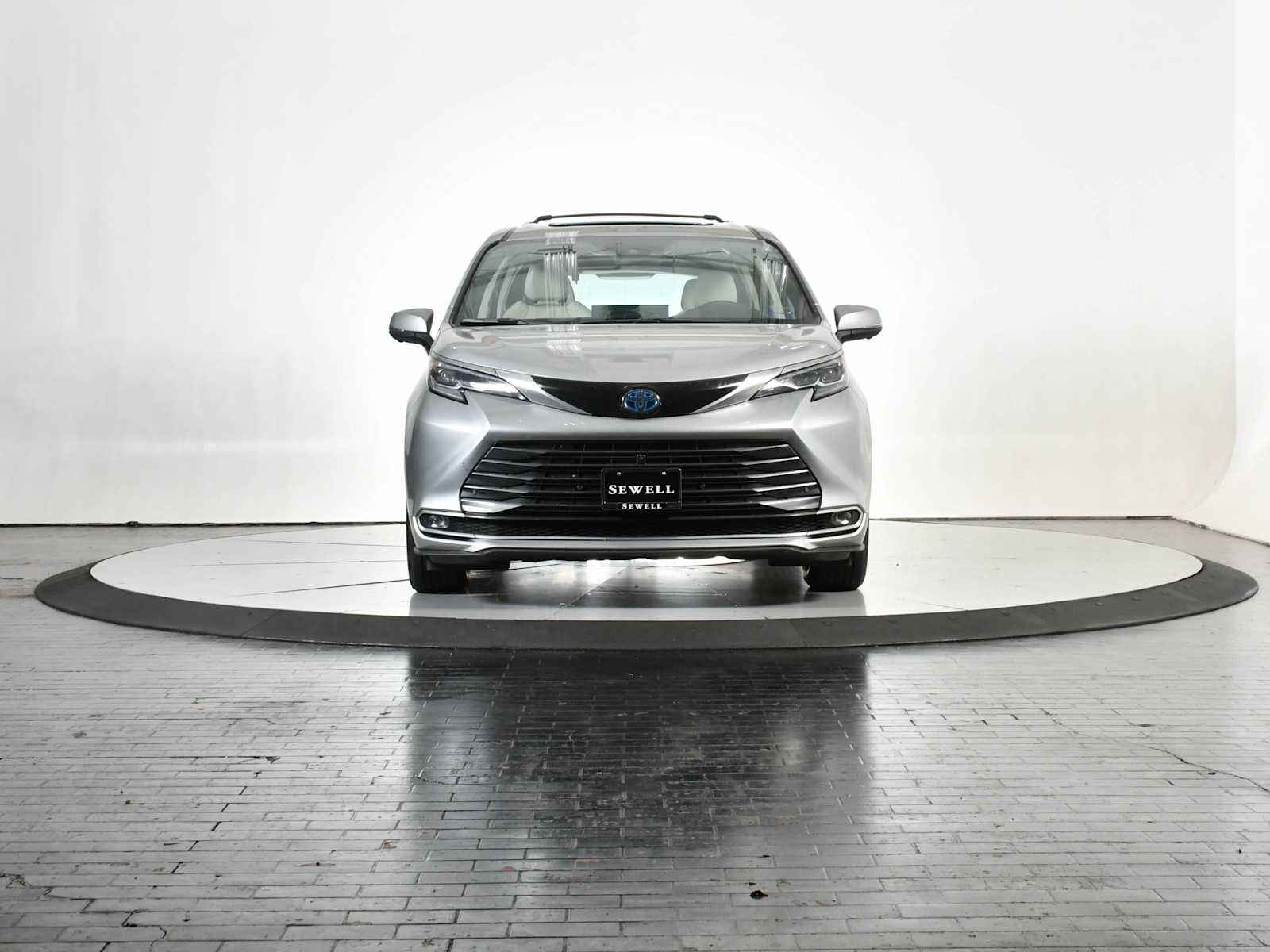 2025 Toyota Sienna Platinum photo 8