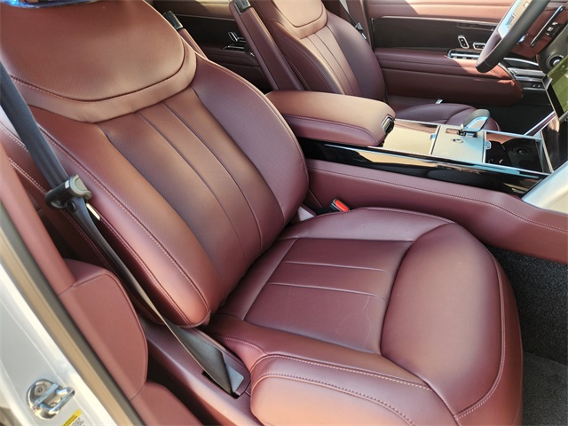 2025 Land Rover Range Rover SE photo 7