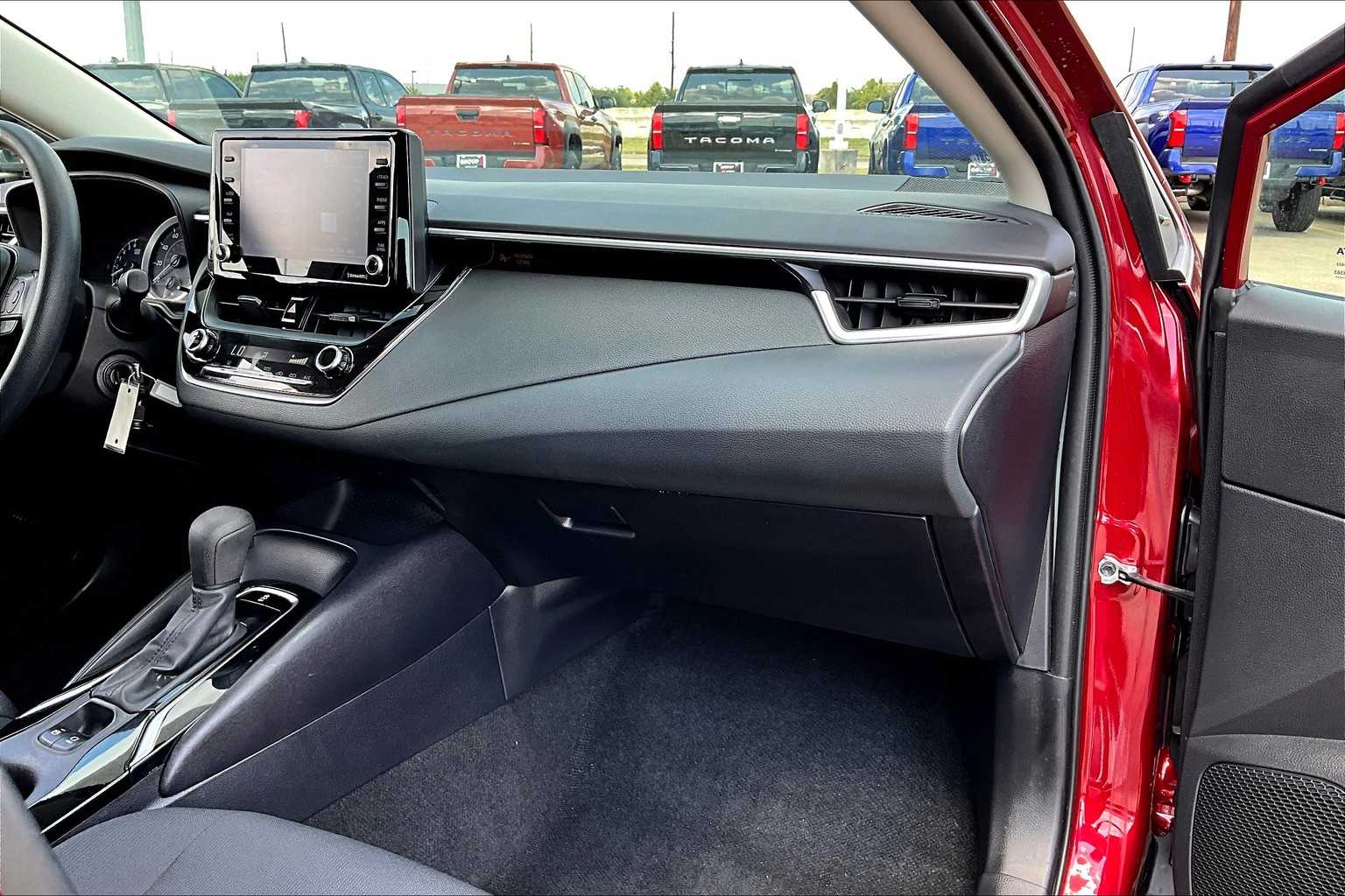 2022 Toyota Corolla LE photo 18