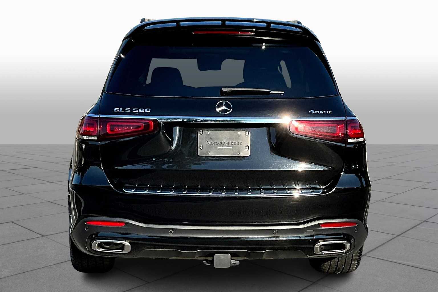 2023 Mercedes Benz GLS 580 4MATIC photo 4