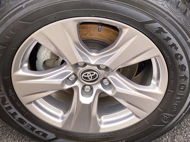 2023 Toyota RAV4 XLE photo 25