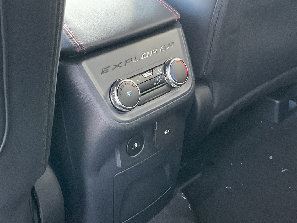 2026 Ford Explorer ST-Line photo 4