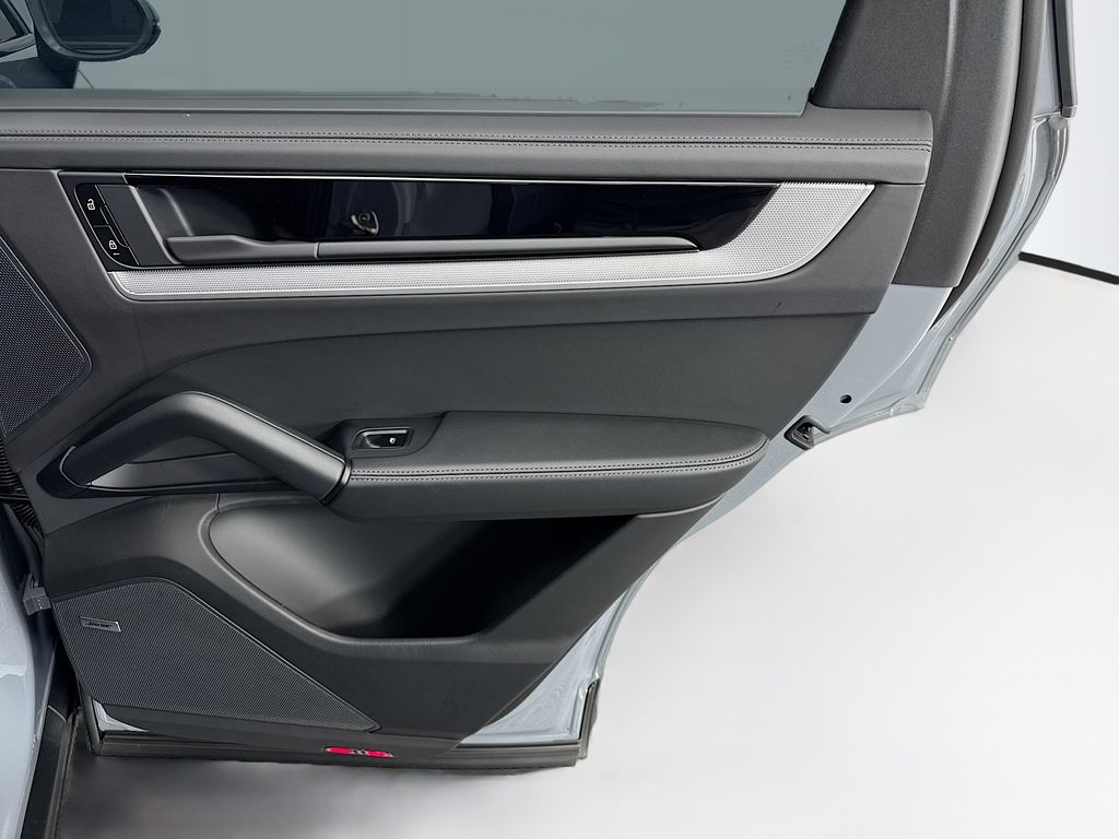 2025 Porsche Cayenne Coupe Base photo 24