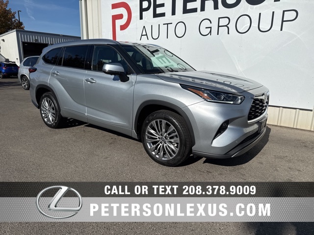 2023 Toyota Highlander Platinum's photo