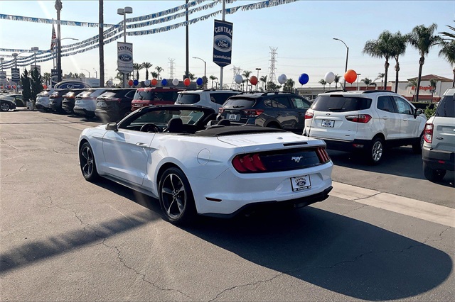 2022 Ford Mustang EcoBoost Convertible photo 4