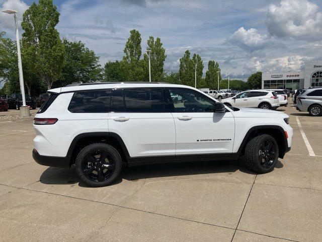 2025 Jeep Grand Cherokee Altitude X photo 4