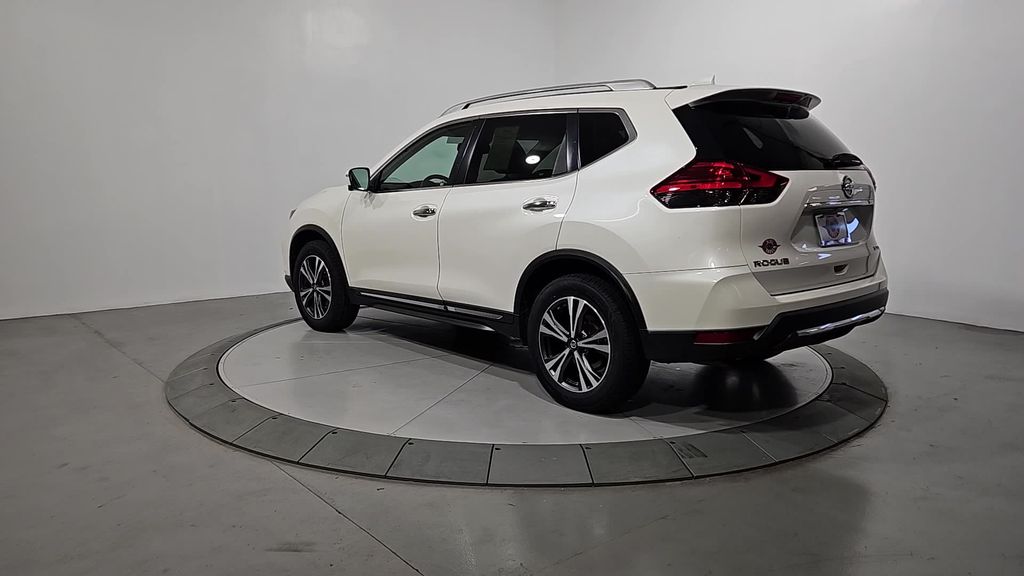2017 Nissan Rogue SL photo 3
