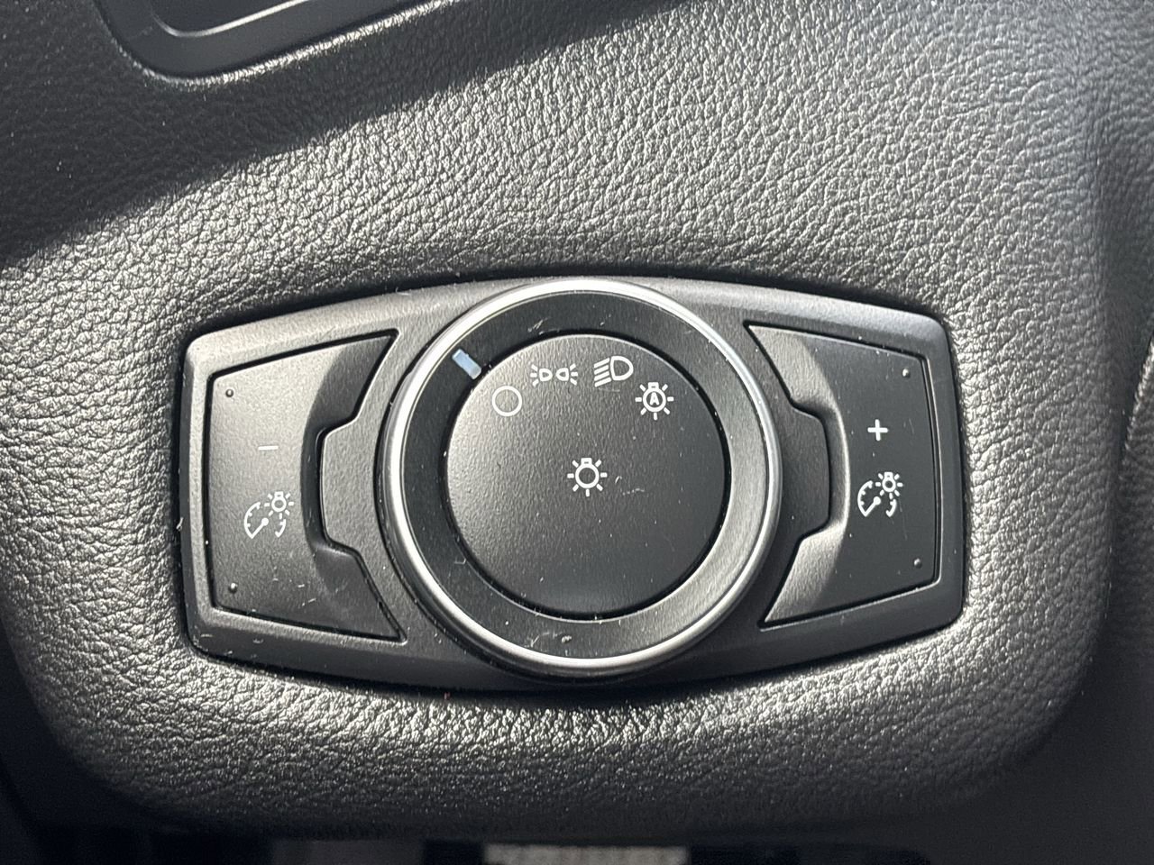 2017 Ford C-Max Hybrid SE photo 23