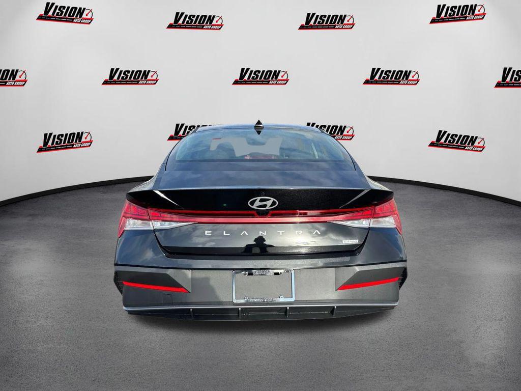 2026 Hyundai Elantra Blue SEL Sport photo 4