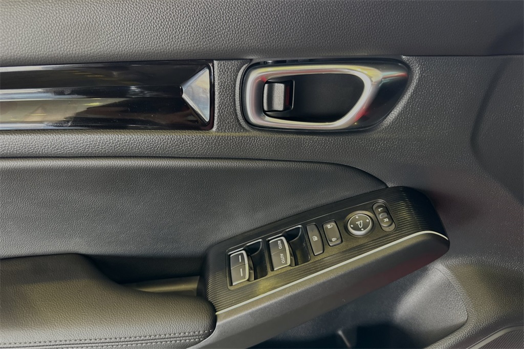 2025 Honda Civic Hatchback Hybrid Sport Touring photo 6