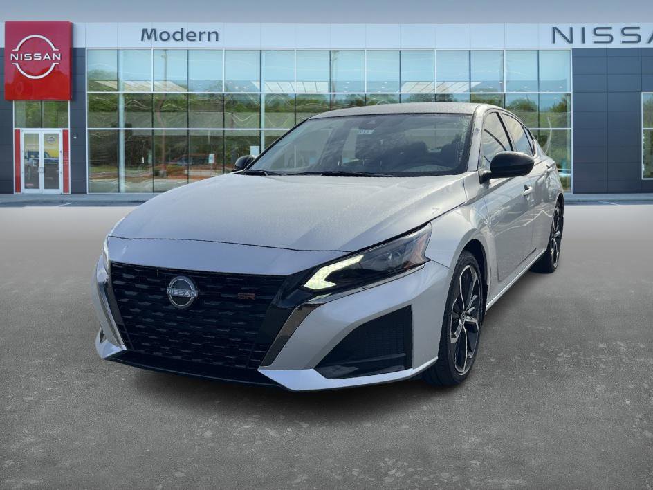 2025 Nissan Altima SR's photo