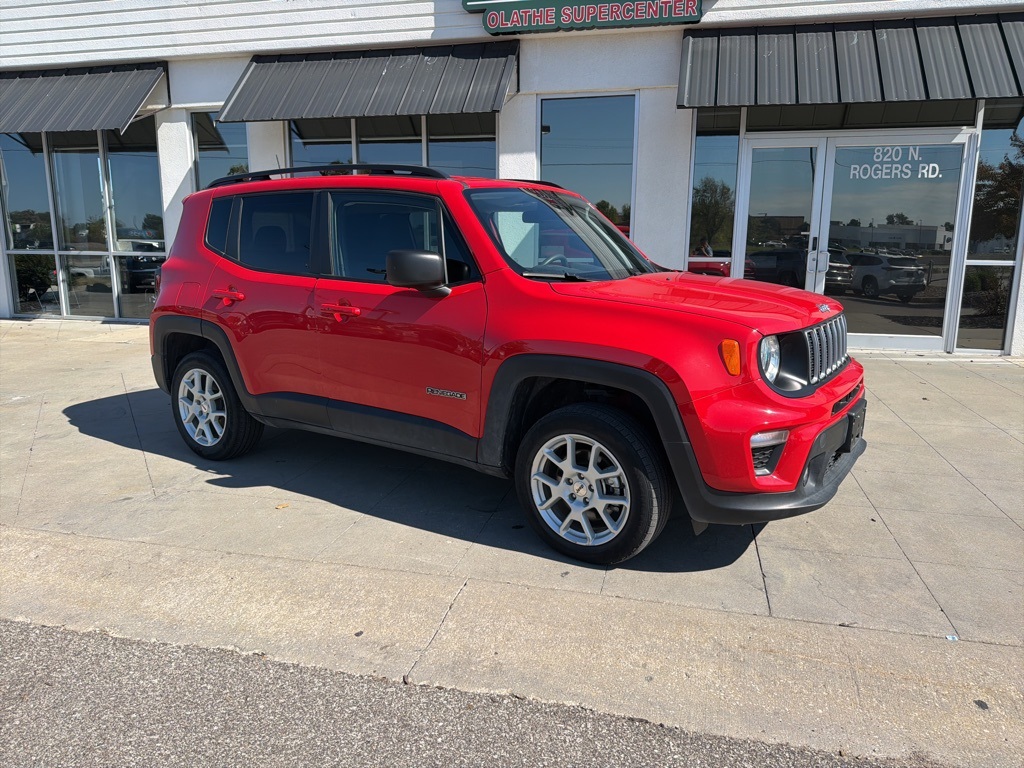 2022 Jeep Renegade Latitude photo 3