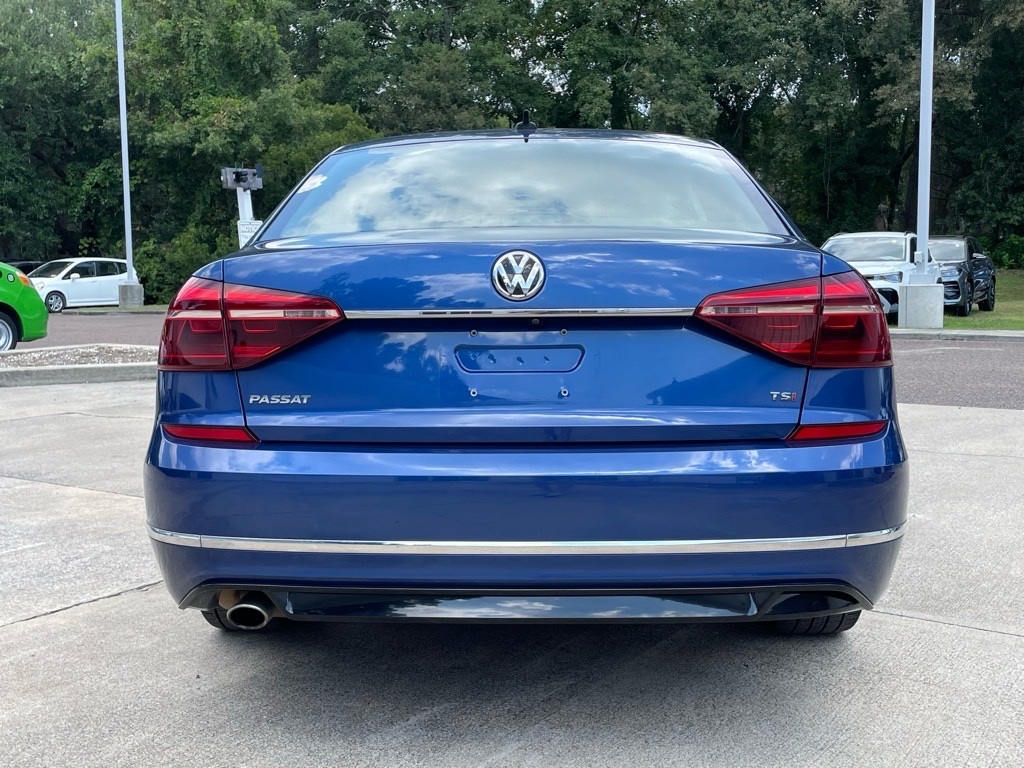 2017 Volkswagen Passat R-Line photo 23