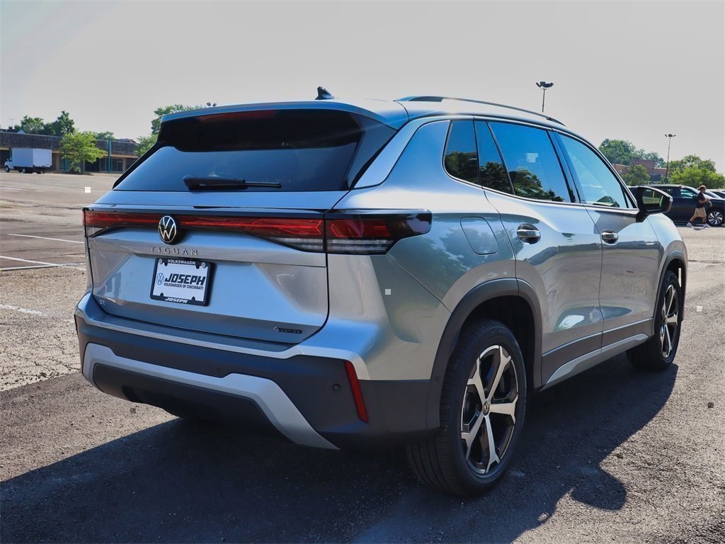 2025 Volkswagen Tiguan SE photo 4