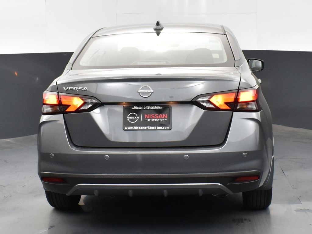 2025 Nissan Versa 1.6 SV photo 6