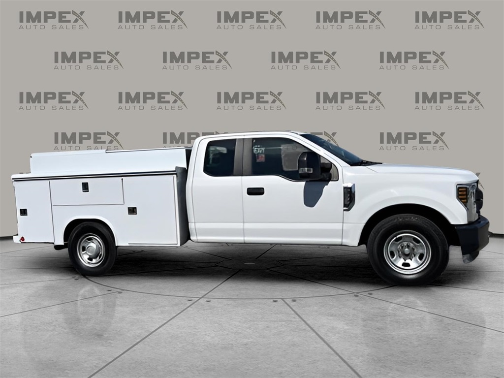 2019 Ford F-350 Super Duty Chassis Cab XL's photo