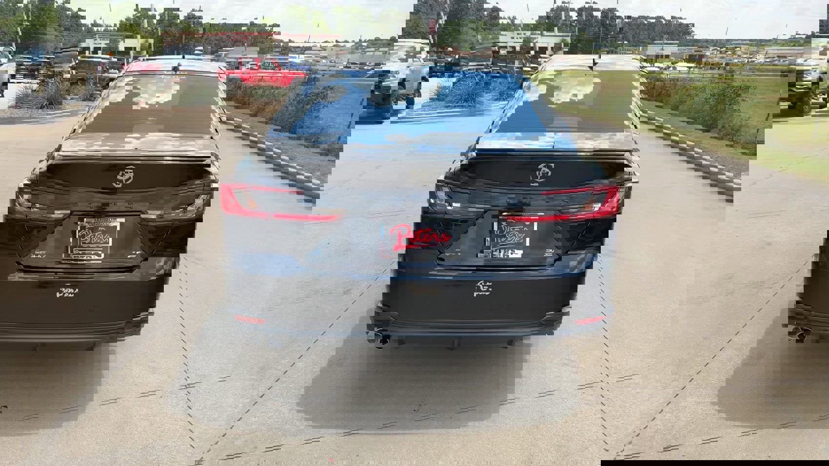 2025 Toyota Camry SE photo 8