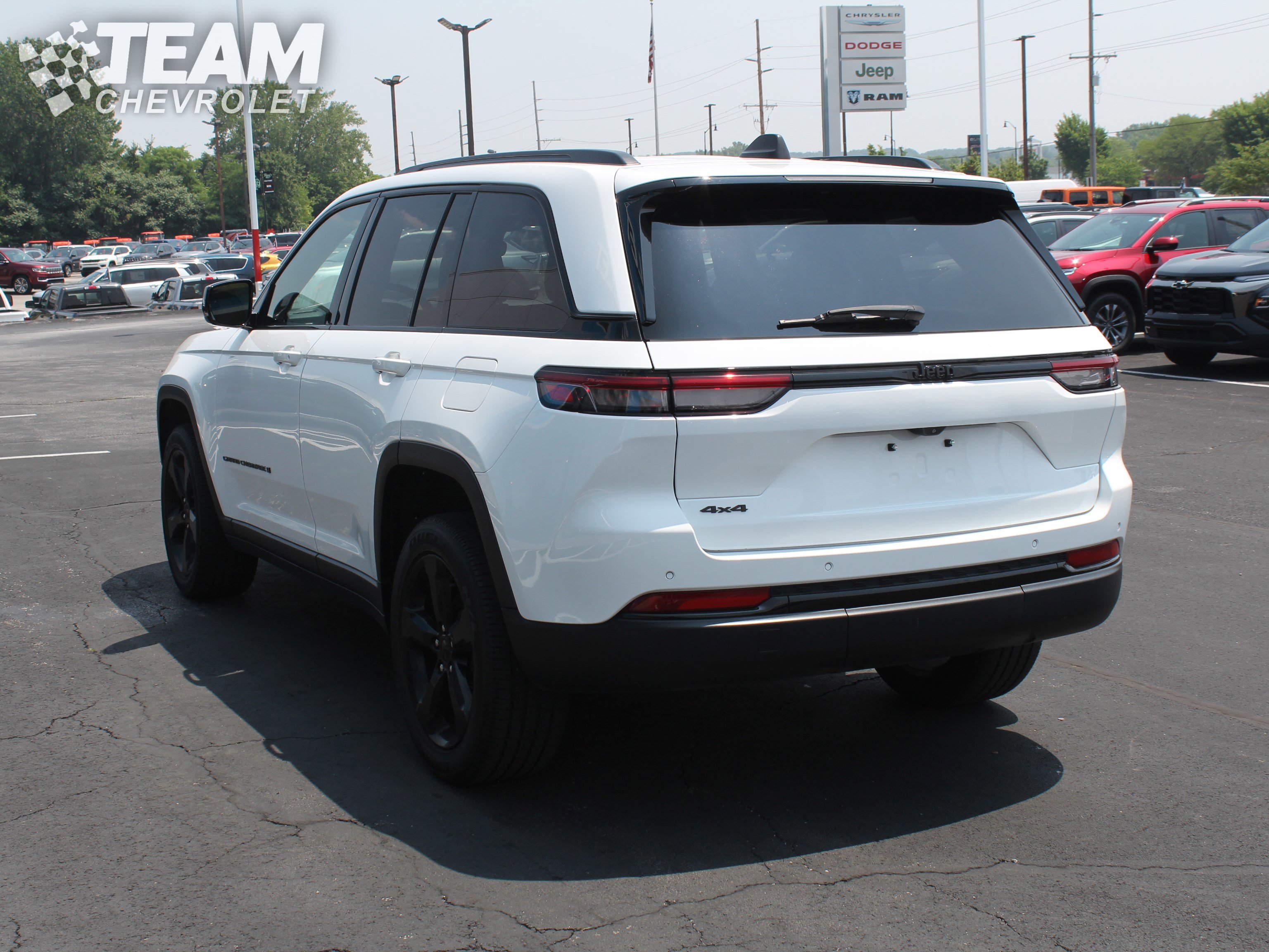 2023 Jeep Grand Cherokee Altitude photo 5