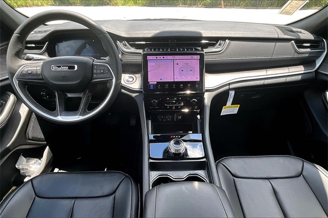 2025 Jeep Grand Cherokee Limited photo 2