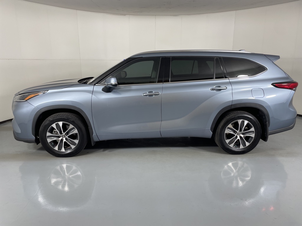 2021 Toyota Highlander XLE photo 5