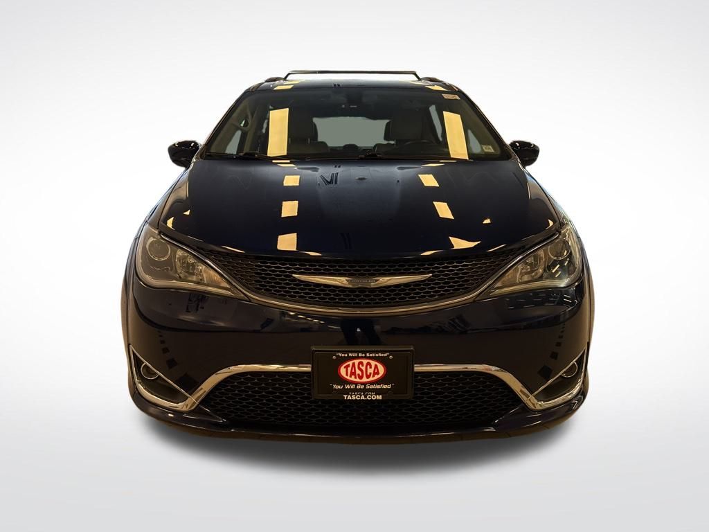 2017 Chrysler Pacifica Touring L photo 2