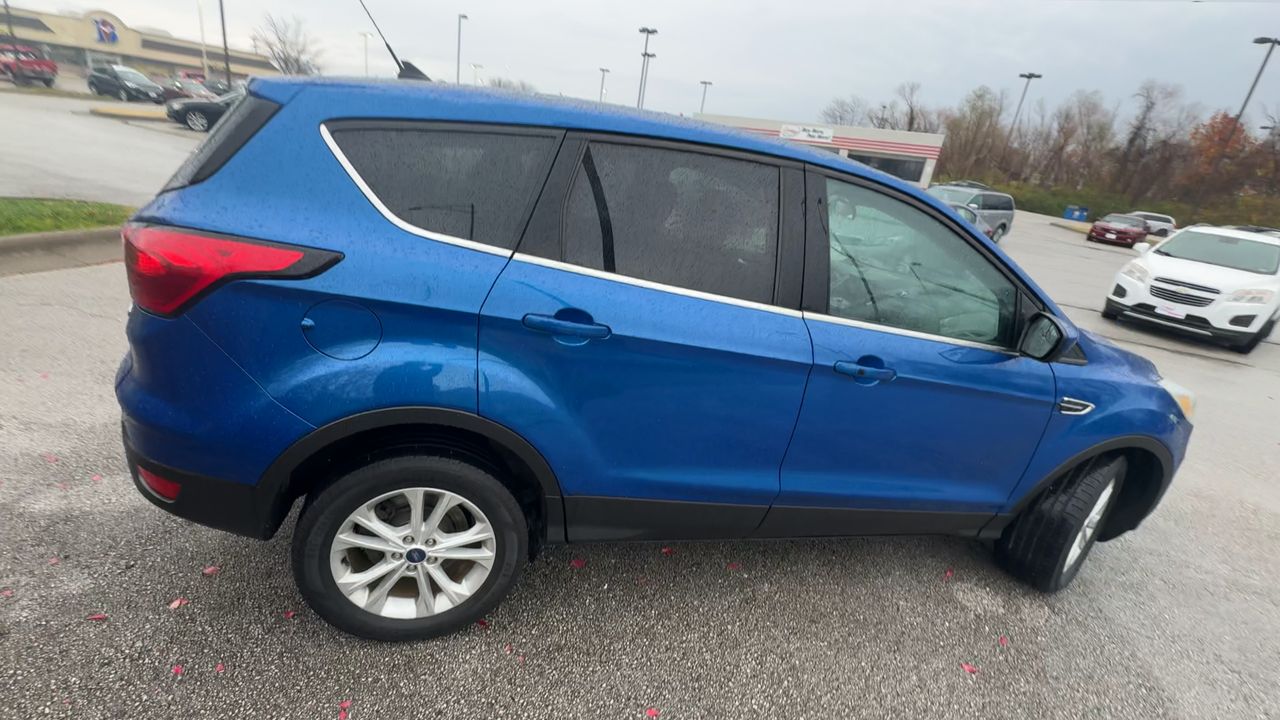2019 Ford Escape SE photo 2