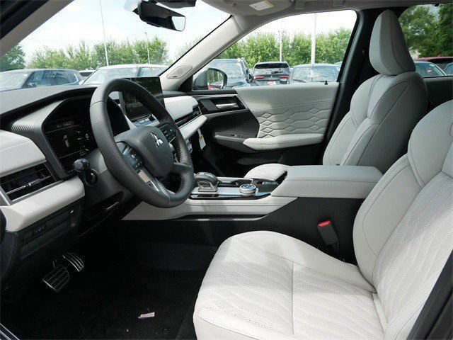2025 Mitsubishi Outlander SEL photo 4