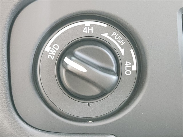 2025 Nissan Frontier SV photo 14