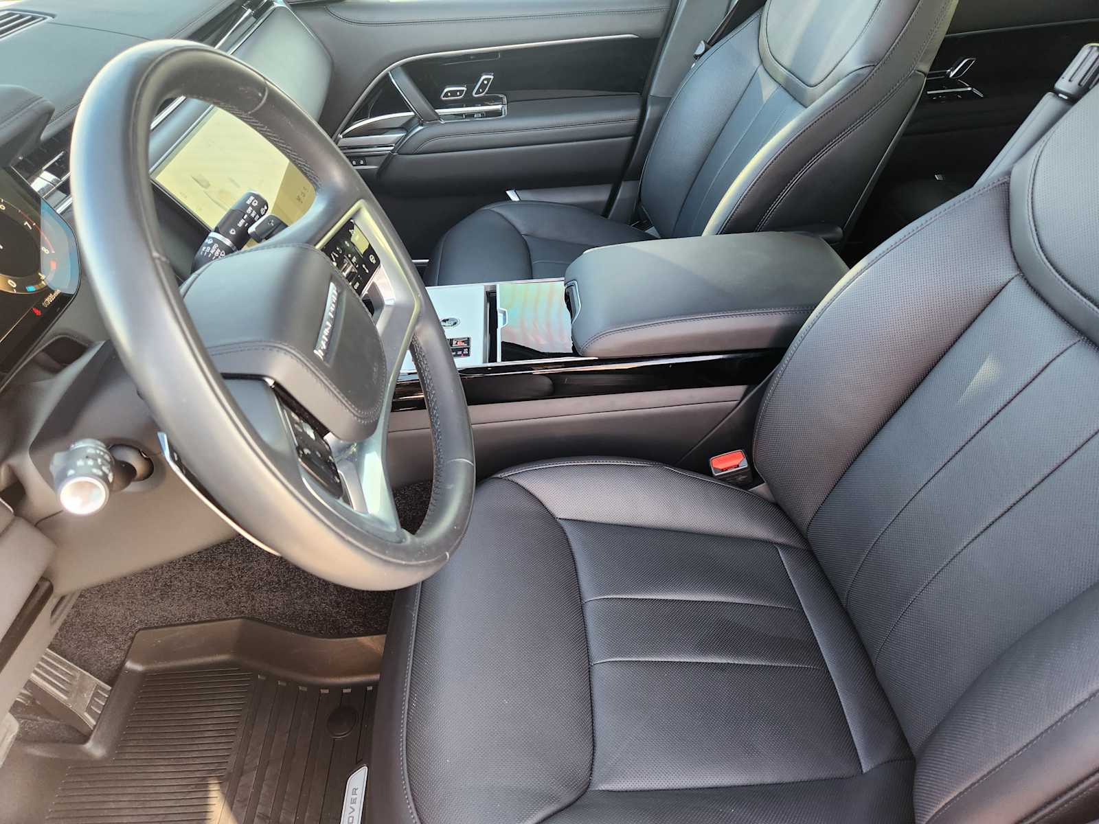 2025 Land Rover Range Rover SE photo 11