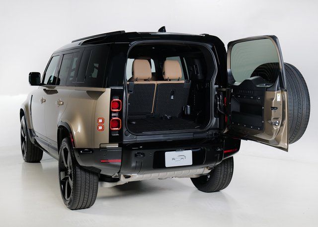 2025 Land Rover Defender 110 X-Dynamic SE photo 27